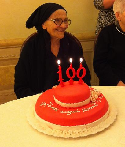 la centenaria Anna Maria Debenedictis